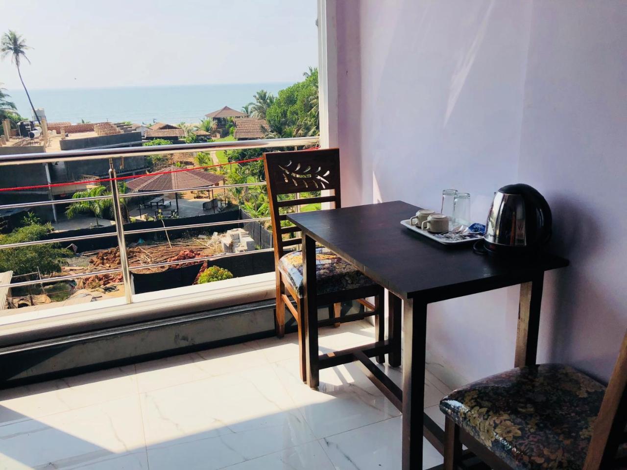 Swati Hotel Arambol Exterior photo
